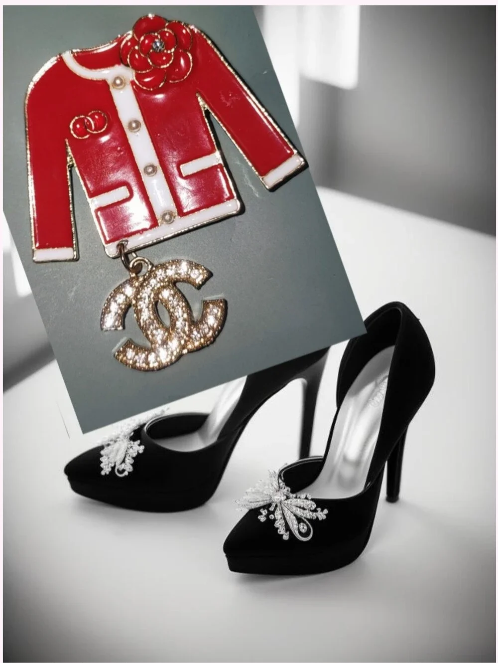 Business Suit Brooch with White Trim Camilla Flower Goldtone Metal